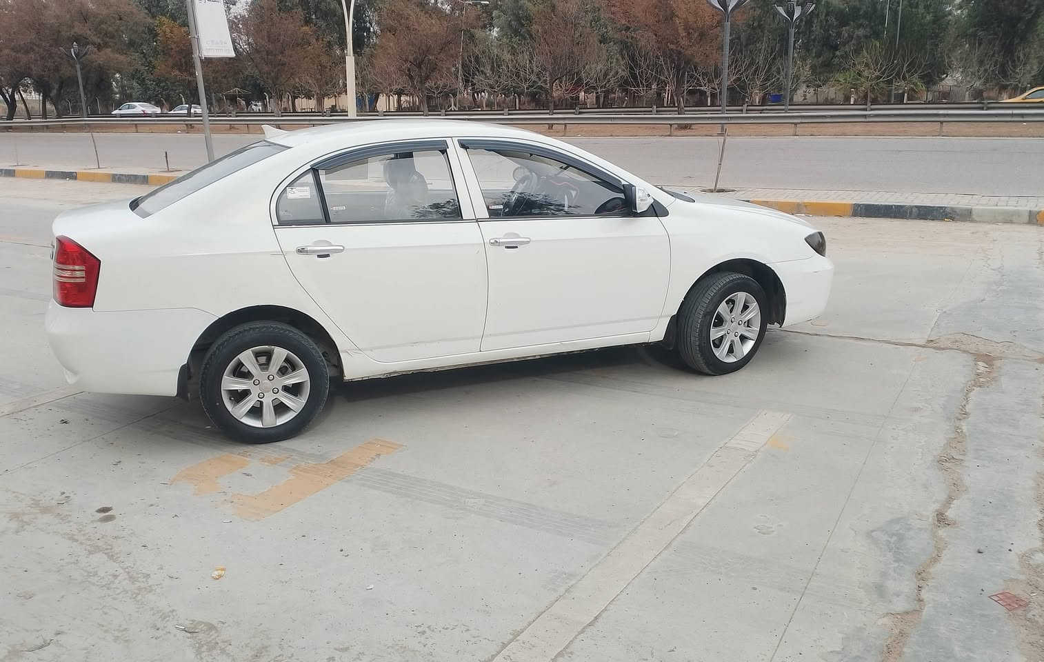 ليفان حجم 620 موديل 2011
رقم الماني بغداد
محرك وكير عادي الاصلي  
شاشه وكامره وحساسات 
كشنات جلد اشاير مري قفل مركزي  بدون صبغ كاربون مامسجل السعر 60وبيها مجال للتواصل فقط على الرقم ***********
