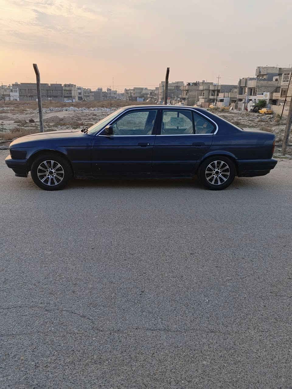 للبيع بي ام 535موديل 91 انبار مشروع وطني سعر 40$رقم موبايل ***********سيارة بلادية لاضربة ولاصبغ ولاتبديل تدفئة تبريد ثلج شاشة وكامرة خلفية محرك وكير مكفولات دواخل جلد دشبول وكشنات وبطاين جددحدادية امامي خلفي جديد سنتر لووك شغال سلايد روف كهربائيات اي نقص مابيه سيارة احله من صور تخم تايرات ويل جدد مكاني بغداد
