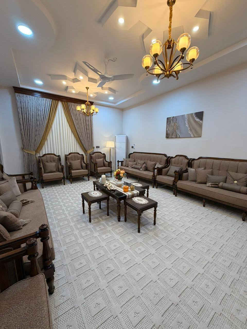 السلام عليكم
للبيع
دار طابو زراعي. بناء حديث
المساحه. ٢٠٠ م
طابقين. ٤ غرف نوم و صاله ومطبخ وكليدور و٣ مجمعات صحيه وكراج
حي الصحه. قرب شارع الكورنيش التجاري
للاستفسار. ***********.. ***********
عقارات عين الأسد
حي الصحه. شارع الكورنيش. قرب المسبح الأولمبي
ابو فاطمه الكلابي
