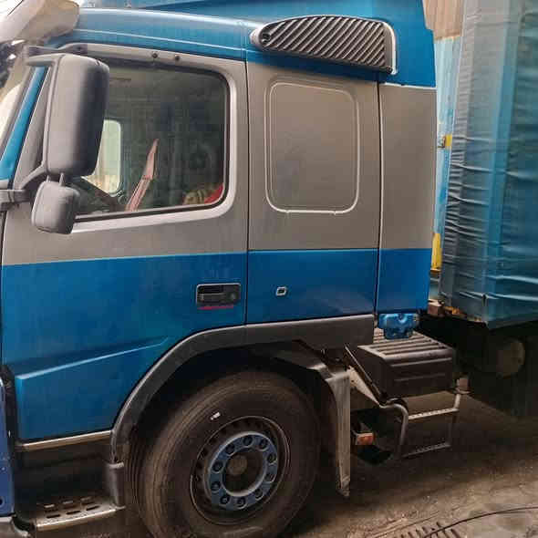 فالفو شيطاني موديل 2004 محرك كير جدد صار اسبوع من شادهن  الرقم *********** السعر 210 ورقه تخم تاير جدد راس وعربانه  مكاني بغداد
