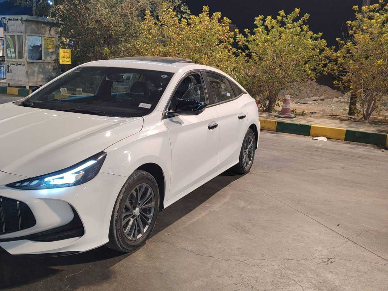 ‏السلام عليكم للبيع فقط
‏ام جي فول مواصفات موديل 2025
‏ماشيه 21 بعدهه بحاله الشركه
‏لمواصفات :
‏🛸 خمس كاميرات دوارة 360
‏🛸 مصابيح نهارية LED
‏🛸عداد ديجتال
‏🛸مصابيح خلفية LED
‏🛸مرايا جانبية كهربائية
‏🛸ابل كاربلاي و اندرويد اوتو
‏🛸اشارات في المرايا الجانبية
‏🛸بصمة تشغيل وبيبان
‏🛸مقود من الجلد
‏🛸مقاعد جلد رياضية لونين
‏🛸مكابح توقف الكترونية EPB 
‏🛸مكابح انتظار الكترونية AUTO HOLD 
‏🛸ABS
‏🛸نظام الثبات الالكتروني ESP
‏🛸نظام مكابح المنعطفات CBC
‏🛸حساس ضغط الهواء في الاطارات
‏🛸فتحة تكيييف خلفي
‏🛸نوافذ كهربائية 
‏🛸شاشة 10 انش مع نظام بلوتوث
‏🛸تحكم بالمقود جهتين 
‏🛸مداخل USB مع شاحن
‏🛸كاميرا خلفية مع حساس خلفي
‏🛸مثبت سرعة
‏🛸 شفتات استيرن 
‏🛸تحديد مسار 
‏🛸دواسات بنزين وبريك معدنية رياضية
‏🛸ويل 17 من الالومنيوم
‏🛸رادار امامي
‏🛸مانع تصادم 🏎️
‏🛸رادار خلفي 
‏رقم  اربيل وكاله تحويل ماكو مشكله تحويل وكالة 
‏
‏السعر (120 ) $ 
‏للاستفسار  *********** نجف
‏
