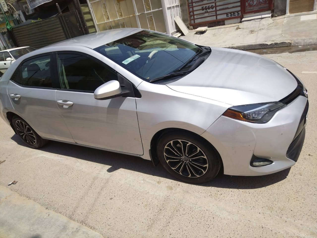 من رخصت الادمن
كورلا 2017 وارد امريكي محرك 1800 ماشيه 92 ميل
بيها قطعتين باب وجاملغ السايق مبدلات بلادي بدون دواخل بدون ايرباك سياره LE  مكان السياره بغداد
سعر السياره 130
لتواصل: ***********
