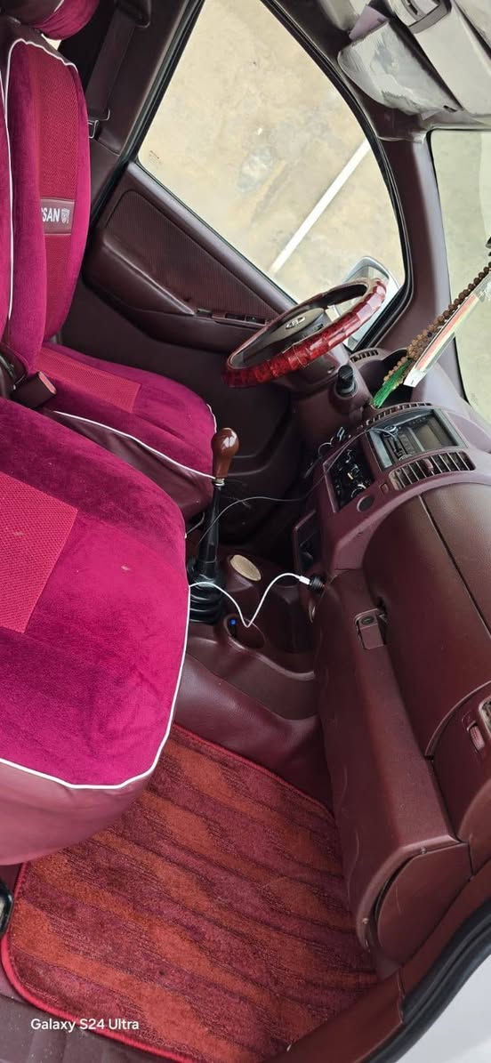 سلام عليكم 
نيفاره موديل ((2009)) رقم بغداد نكليزي بسمي تحويل مباشر شاصي كفاله ضربه وكلبه وتبديل مكينه كير حداديه طخم تاير كهربايات كله شغاله داخل جديد مكان بصره سعره $(85) وبيه مجال((***********))((***********)))
