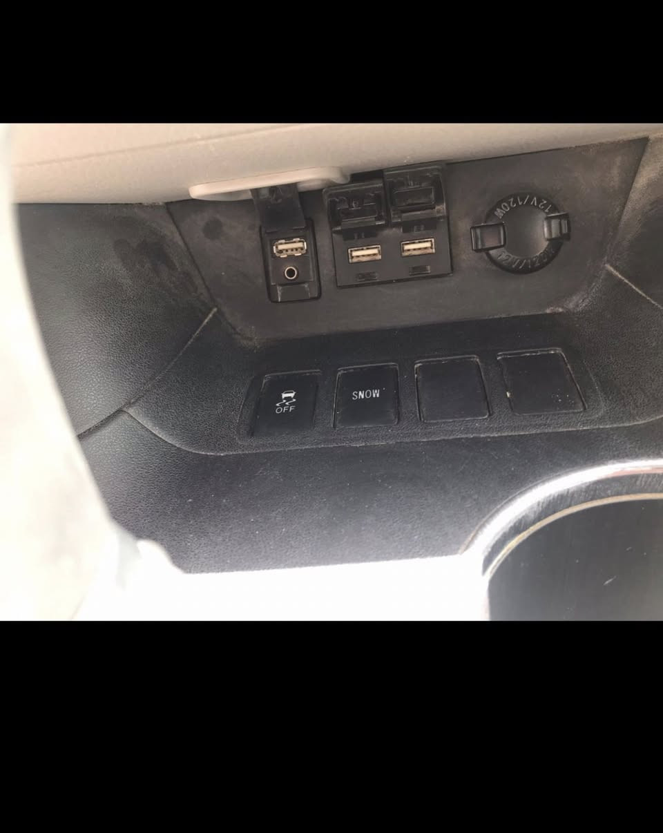 السلام عليكم ورحمة الله وبركاته
هايلندر 2019 
تحكم استيرن 
كامره 180درجه 
كشنات كهربائية 

السياره بأسمي رقم جديد انگليزي صلاح الدين مشروع وطني 7راكب 6سلندر مكاني صلاح الدين العلم السعر 200ورقه وبيه مجال وترهم مراوس للاستفسار الاتصال على الرقم ***********  
الحادث مبين بل صور خارج العراق 
حياكم الله
