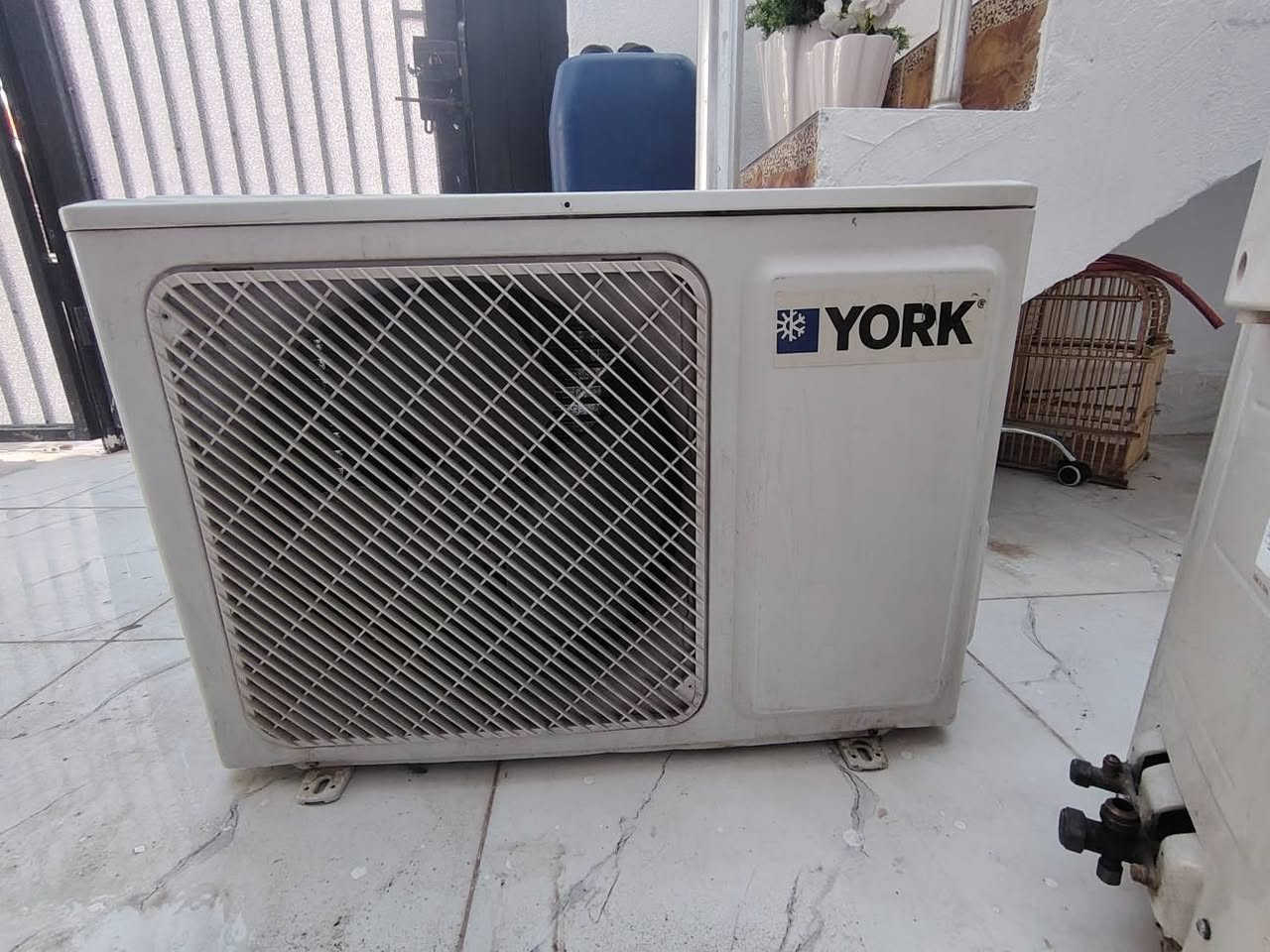 سبلت 2 طن ماركة يورك YORK للبيع السعر 350 نظيف وشغال 

سبلت طن ماركة York للبيع السعر 250 نظيف وشغال 

عنواني اربيل طريق بنصلاوة القديم قريب من سوك المخضر 

رقمي *********** متواجد خط وواتساب واكو مجال بسيط أربيل, العراق

