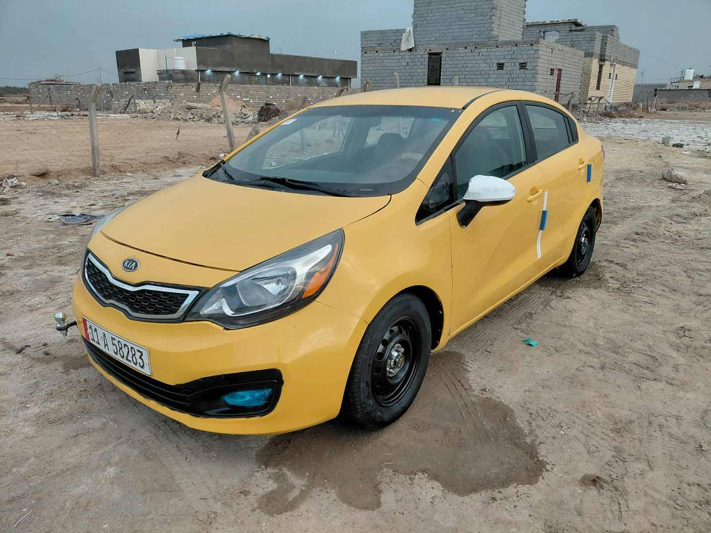 السلام عليكم كيا ريو موديل 2013 للبيع  رقم بغداد انكليزي تحويل ثاني يوم سنويه جديده هزه جديده مكينه 1600 مكينه وكير وحدايه وتبريد وتخم تاير مكفولات سياره مصفرة هيئة وغرامه سياره جاهزه كل نقص مابيها السعر 75 رقم الهاتف ***********مكاني كربلاء سياره بيها بنيد مبدل
