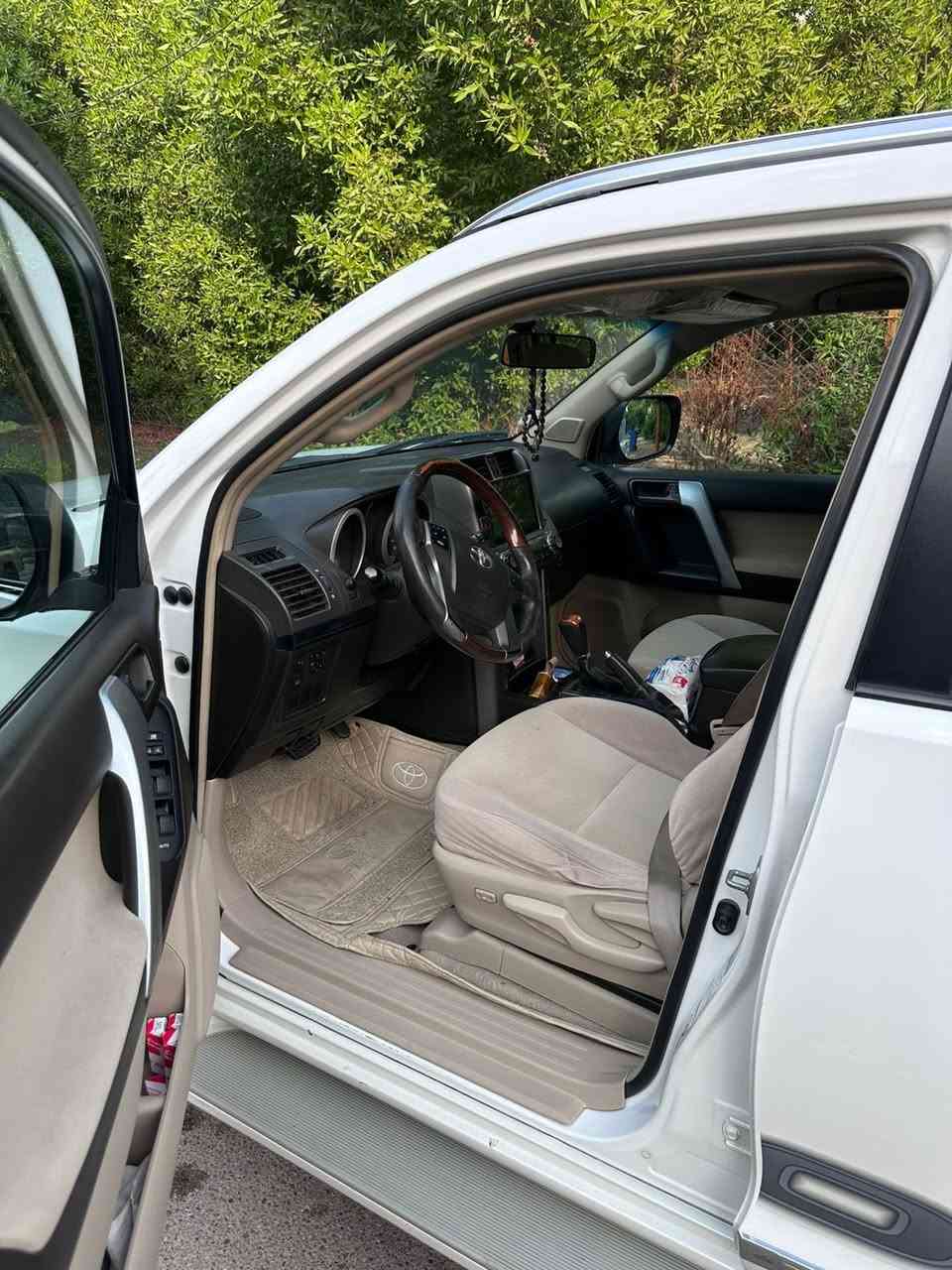 السلام عليكم
لاندكروز برادو موديل 2010 رقم سليمانية ماشيه  140 مكينه 2700 مكفوله وجاهزة 4 سلندر 

موصفات 

بصمه

حساس امامي خلفي 

شاشه نفكيشن 

اريل نفكيشن 

كامره خلفيه 

لايت زينون 

السيارة مكفوله كفاله عامة ما عدا شبرين بالصندوق 

الرقم ***********
