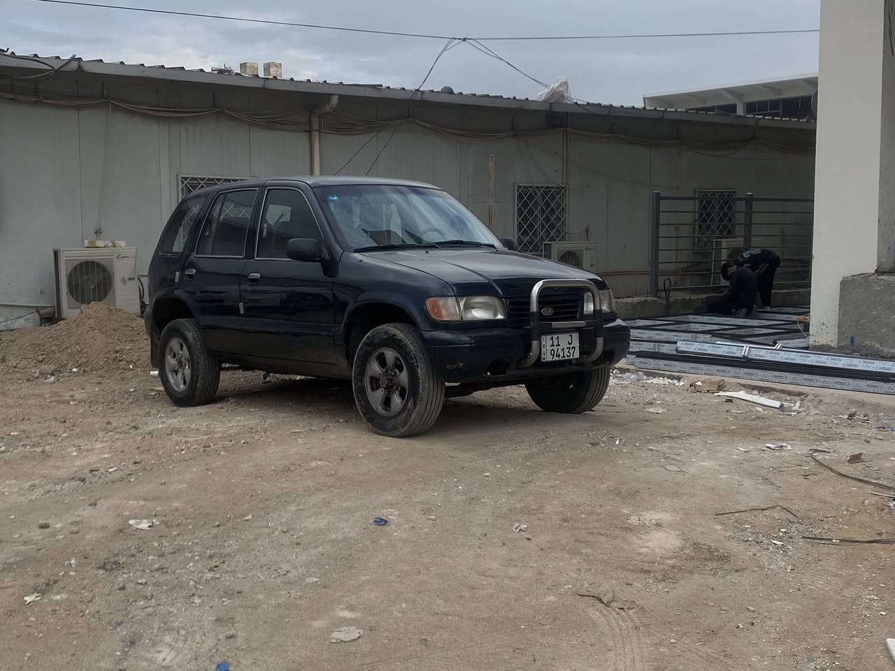 السلام عليكم
للجنايه فقط 

كيا سبورتج ١٩٩٤ 
رقم انكليزي جديد
هزه جديده 
حداديه امامي خلفي جديد
تدفئه وتبريد  كامل 
غرفه جديده 
تعمير كامل من الصفر وعندي صورها كبل التعمير 

كير محرك جديد مال كصه 
منضومه بريك كامله جديد
كهربائيات كلها شغاله وكل الضفاير جديده مال كصه
باتري جديد 

السياره متعوب عليها هواي.  المو شراي ليعلق 

السعر ٥٥ وبيها مجال قليل.

جماعة الاربعينات لتعلق  لان متعرف السياره شكد مصروف عليها ومتعوب عليها  

شرط تجيب سمكري وفيتر وحداد صدر وكهربائي يله تجي وهمه يشوفوها اللك. 

*********** 
العنوان /بغداد/سلمان باك /المدائن
