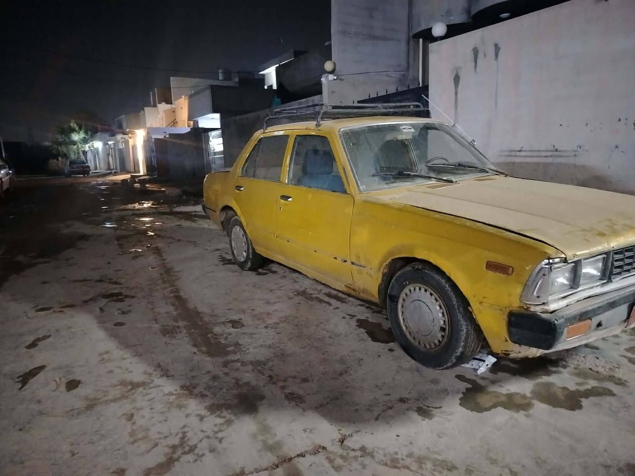 سياره كورونا محرك نظيف اوتوماتيك سياره اي عب ما بيها كهربائيات شغاله تخم تاير كامل دفتر بنزين موجود سعر 1,700 بيها مجال كركوك حي بدر سياره اي عيب ما بيها سلف واحد.   ***********
