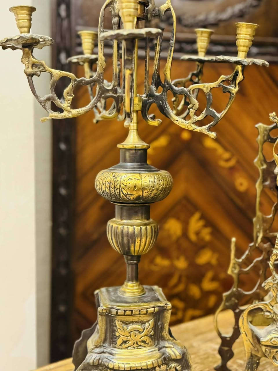 جروب ساعه واتنين شمعدان نحاس 

وزن تقيل جدا 

الارتفاع ٥٢ سم


**إذا كنت صاحب هذا الإعلان وتريد حذفه لأي سبب، رجاءا أرسل رسالة إلى الدعم الفني**