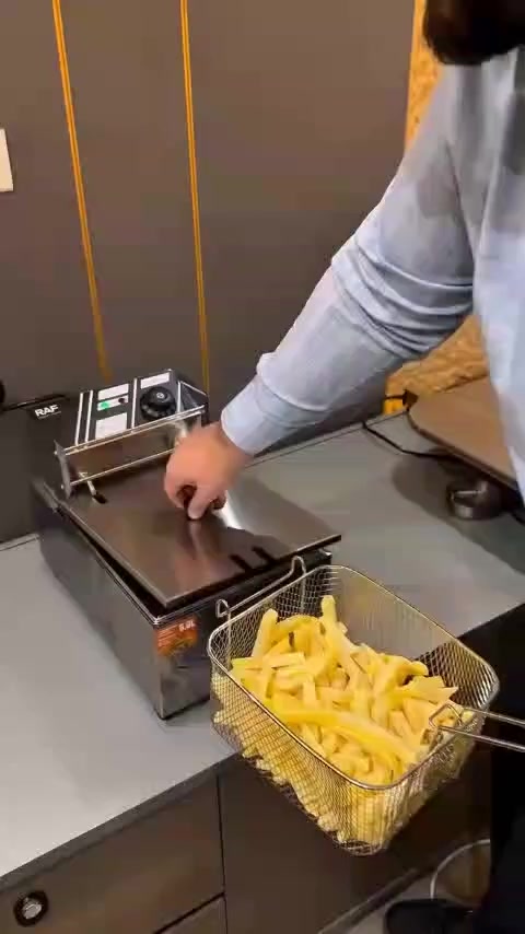 🔥 قلاية زيتية كهربائية  – ماركة RAF 🔥
⚡️ السعر 40 الف والتوصيل مجاني❤️🫶🏻


**إذا كنت صاحب هذا الإعلان وتريد حذفه لأي سبب، رجاءا أرسل رسالة إلى الدعم الفني**