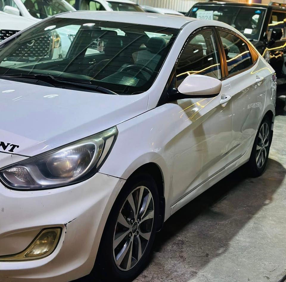 السلام عليكم
اكسنت 2016 ابيض وارد امريكي محرك 1600 تحكمات استيرن كروس سرعة بلوتوث اوكس خمس تجاوي ويل كب بلادي ماشيه114 الف  صور الحادث مرفقة وبيها طخه بدايه البنيد من فوك موضحه ومعدله بارد وبيها مكان فوك اللايت واكع الصبغ ومصلح وطخه موضحه بالباب اللي خلف السائق موضحه والسيارة بدون صبغ  السعر 9500$للاستفسار الاتصال ***********
