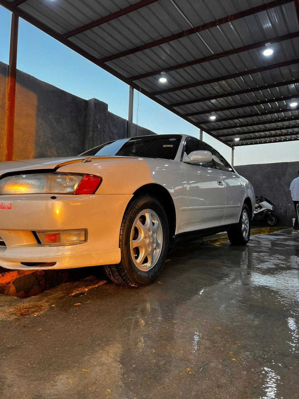 السلام عليكم للبيع مارك نفخ لولوي موديل 1993سياره مكفوله من الكص والنقل والعيب شرعي والضربه رقم بصره مشروع وطني انكليزي سنويه جديده غرفه جديده سياره جديده بمعنه الكلمه مكينه وكير فيفيتي فيشه وحده حداديه تخم تاير كله جديد سعر 70وبيه مجال باقي تفاصيل ع رقم الهاتف مكلف بنشر ***********
