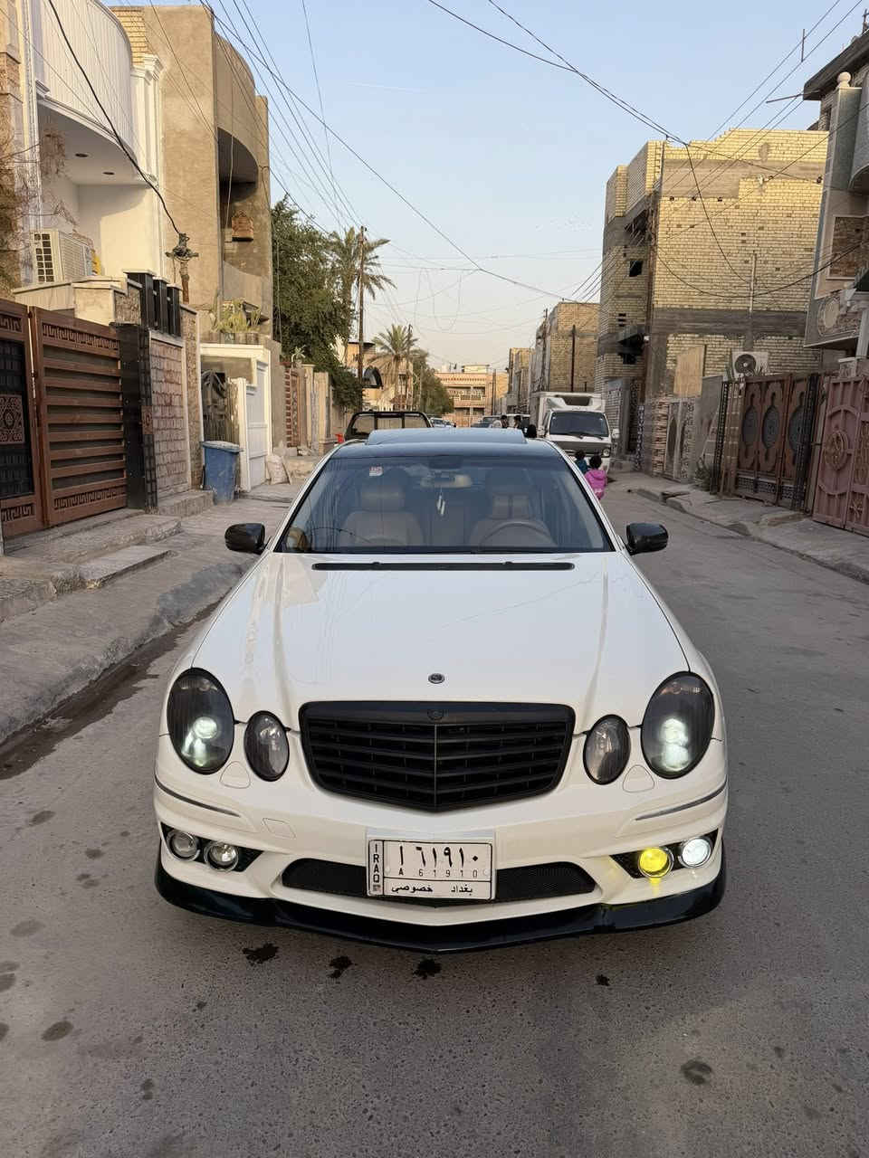 مرسيدس w211 350 AMG 2008 كت E63
تو ويل سيارة بدون كاملة مكملة فول مواصفات ماشية 130 ميل

صبغ بيها بابين وجاملغين اليسره 

مواصفاتها هواي ماتنذكر 

كزوز ريمونت رياضي وصامت 

منظومة تبريد جديده 

تايرات جديده

كلشي بلسيارة نظيف ومتعوب علية 

مكاني بغداد الشعب 

السعر 168

***********

