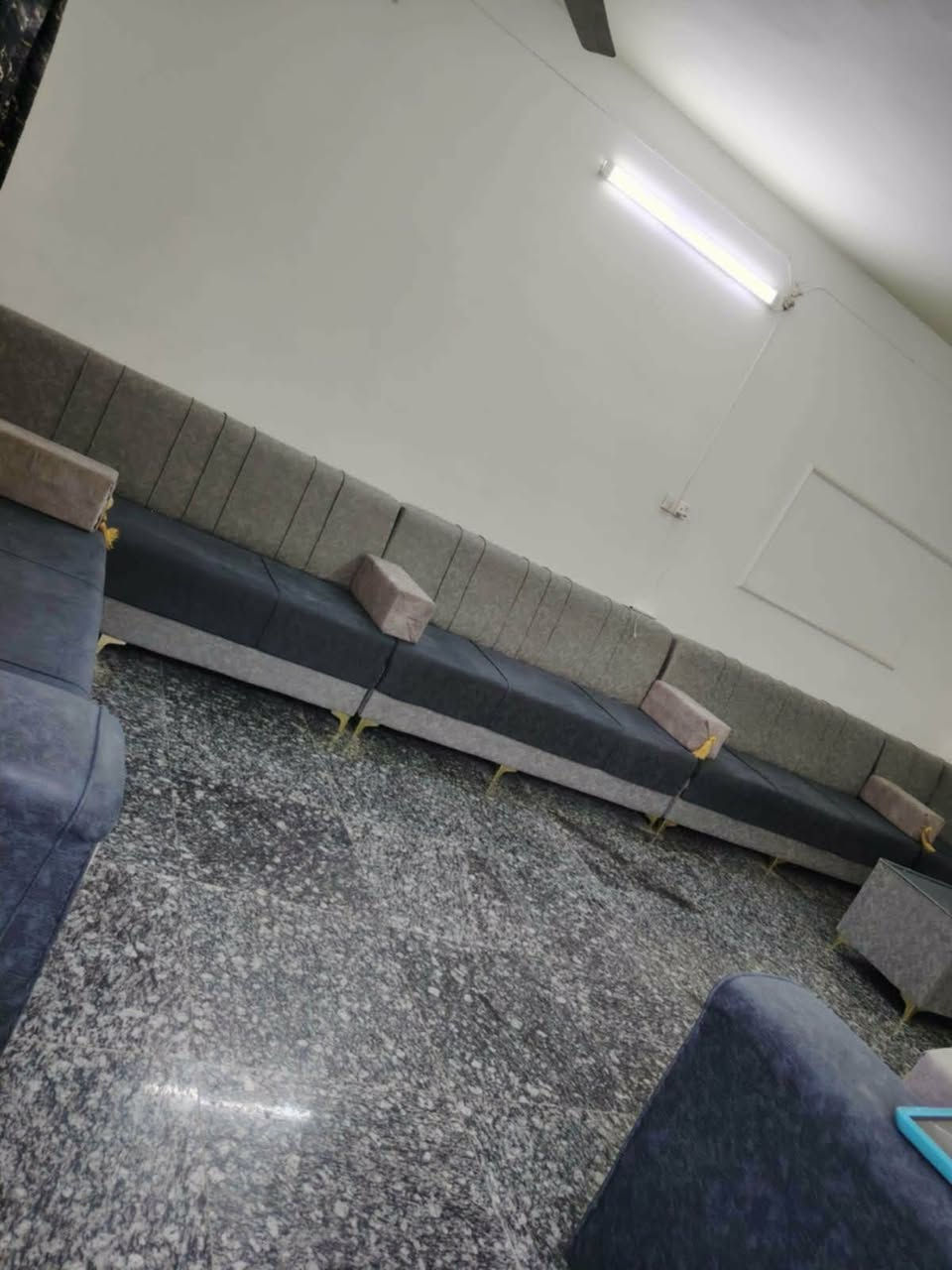 السلام عليكم
بيت للبيع مساحه 200 متر 10×20 طابو صرف تحويل مباشر ..طابقين معزول بدرج خارجي يعني نكدر نگول مشتملات عدد ثنين  أو بيت واحد..

الموقع الشارع الي يربط المهندسين بلعسكري
قرب اسواق جكليته موقع جيد جدا ..... 📍💯
البيت خدماته كامله مي وكهرباء ومجاري للبزل فول 100٪100.....
بناء البيت سنه 2010و 2011
البيت يتكون من 
الطابق الاول📍 .. استقبال. مطبخ . هول . غرفتين . صحيات .طارمه . گراچ .حديقه. صحيات خارجيه..
الطابق الثاني📍.. استقبال. هول . غرفه نوم واحده كبيره.
مجمع صحيات .درجه خارجي..
وسطح نظيف جدا..

البيت جدا جدا نظيف وموقعه كُلش حلو وراقي..

السعر المراسله على الخاص او الاتصال على الرقم 📍📍
للاستفسار اكثر المراسله على الخاص وشكراً
او الاتصال على الرقم 
***********..
