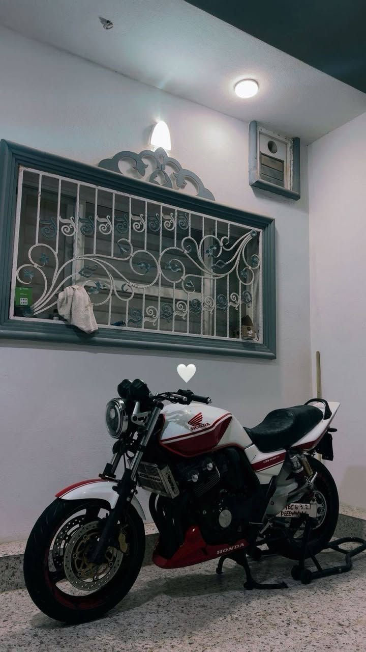 للبيع سيبي فور جيل ثالث ١٦ ولف سوبر  نضافه فول دراجه مكفول كفال عام من برغي ال برغي وياه صالنصه إثنين واحد كاتم وثاني رياضي 
مكان كركوك 
للاستفسار***********
