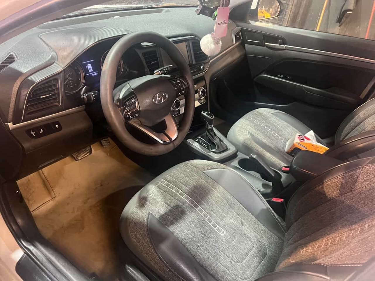 النترا 2019 وارد كندي صور الحادث مرفقة جاملغ و بنيد بسيط جدا بدون ايرباك و الجاملغ الثاني تبديل ببغداد اثر حادث بسيط جدا ( الجاملغ القديم البلادي مضموم ) ماشية 124 الف كيلومتر مواصفاتها تدفئة كشنات و 3 انظمة قيادة محرك 2000 و مكانها بغداد العامرية و باسمنا السيارة السعر ١٢٦ و بيها مجال

0780 890 0090 بغداد, العراق
