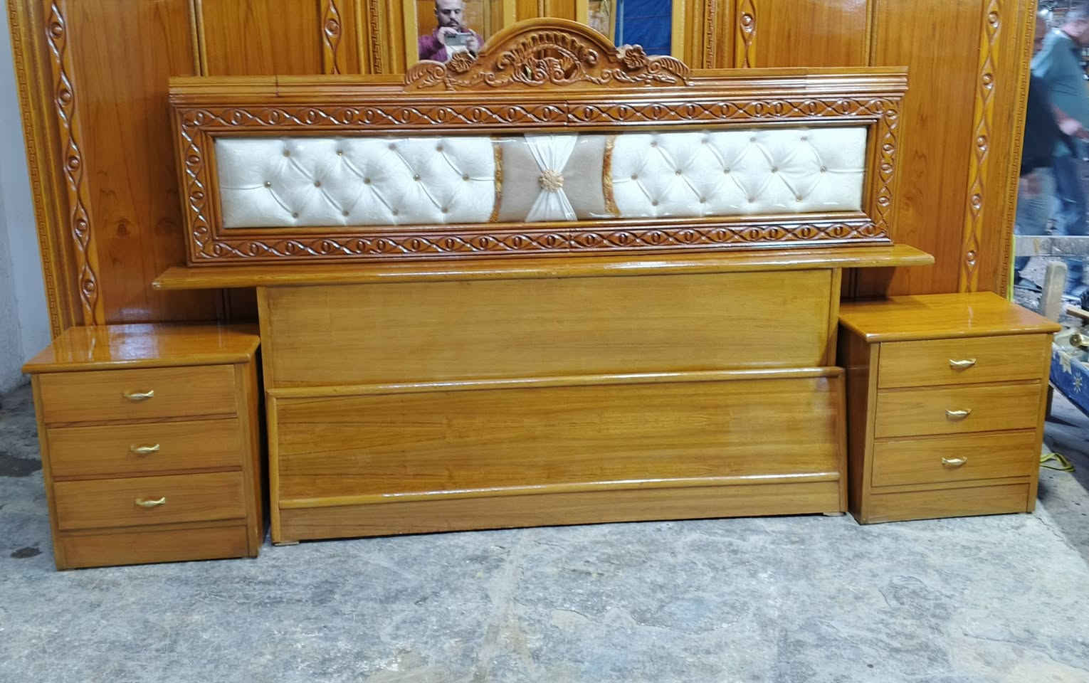 غرفة نوم مستخدمه اخت جديد ه تفصال  بعدها بجيس داخل وخارج صاج العنوان بغداد موبايل ***********لدينا خدمة توصيل بكروه
