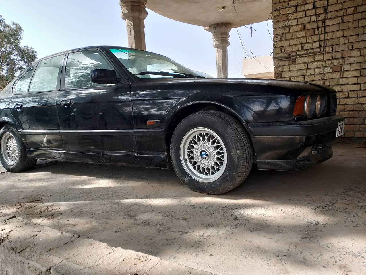 بي ام 525 لون اسود فتحه  موديل 92كشن جلد كهربائي  تخم تاير جديد محرك كبس محرك وكير بلشرط جام كهربائي  مكفوله من الظربه والمعجون***********
