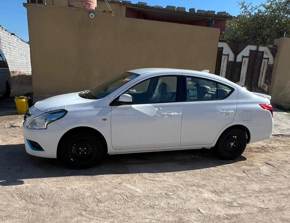 السلام عليكم نيسان سني هندي ادوات بي رقم ونسويه بدون كصه سياره كفاله فقط قطعه وحده صبغ عنوان بصره 
السعر قفل 51
***********
***********
