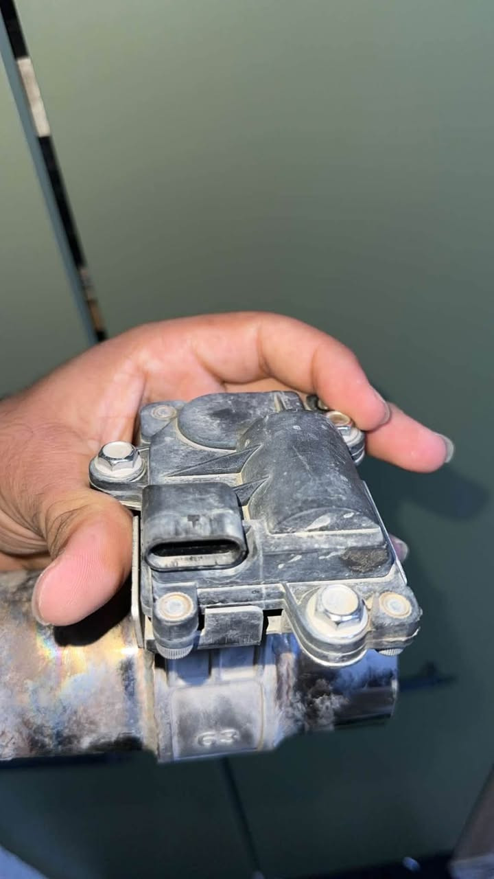 ساڵنسای کۆنتڕۆڵ شتی تایبەت دەرجە یەک هەموو شتکی خۆی ڵەگەلە دوو کۆنتڕۆ سەوتێکی خۆشو تایبەت سعری ١٣٠ هەزارە ڕەقەم تەلەفون ***********
