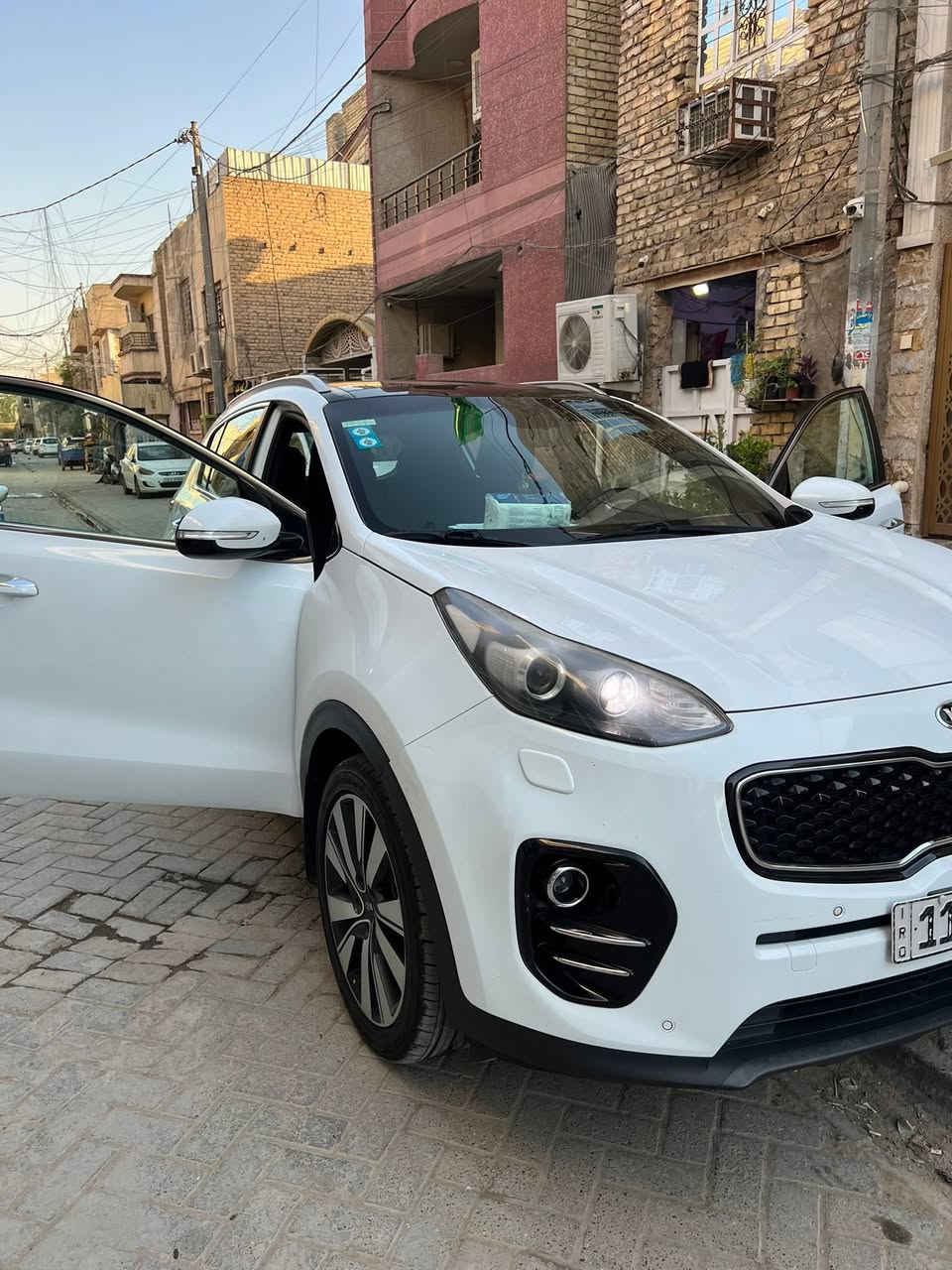 السلام عليكم
سبورتج 18 خليجي فول عده البصمة السيار مكفولة بيها بس بارد قليل بالباب مثل مااموضح بالسونار  مكفوله السياره سعره 175 مكان السيارة بغداد الحرية الثالثة ***********
