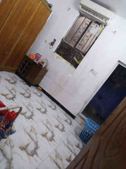 السلام عليكم منزل للبيع في بغداد طابو صرف
🔰مساحة المنزل 85 متر

🔰واجهه المنزل 4 متر 

🔰 النزال 21 متر 

🔰 يحتوي على كراج متوسط المساحة + استقبال 4×5

🔰 درج + منور 

🔰 مطبخ حار + صاله او مطبخ بارد + حمام 

🔰 الطابق الثاني يحتوي على غرفه 4×5 + 

🔰غرفه 4×4 مع حمام 

🔰الطابق الثالث بيتونه + سطح 4×5 

🔰 و سطح ثاني 4×4 

🔰 المنزل مترمم سنه 2018 بناء عگاده جديد كامل 

🔰 سيراميك الطابق الاول كامل والطابق الثاني ازاره

🔰 السطحين شتايكر كامل والبيتونه ايضا شتايكر 

🔰 حمامات 3 سيراميك كامل 

🔰 جام الشبابيك كامل جاهز وأي كسر مابي فقط فتحات 🔰السبالت وكيبلات الانترنيت 

⚠️ سعر المنزل 180 مليون دينار وبي مجال 

⚠️للتواصل *********** 

📍العنوان بالحبيبية شارع لحوم باقر الموسوي
