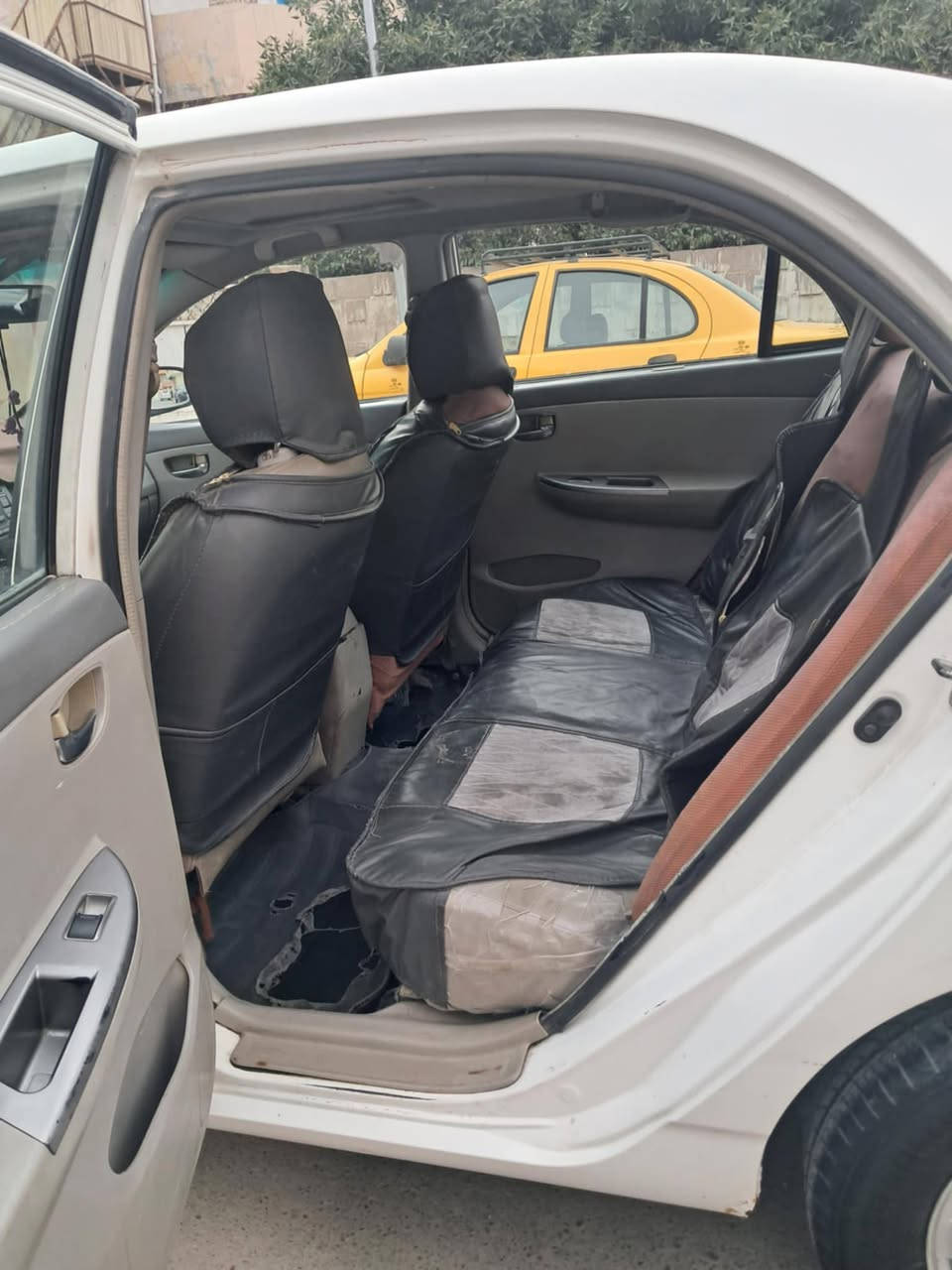 BYD جي 3 موديل ٢٠١٥ للبيع السعر ٥٠ ورقه وبيها مجال 
الاتصال ***********
