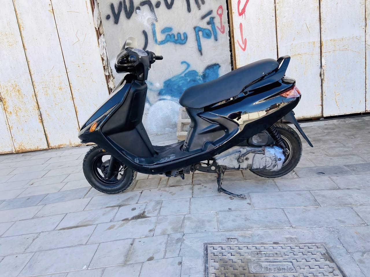 دراجه فراشه فحل  للبيع مكينه مامفتوحه كهربائياتهه كلهه شغاله سلف وهندر مكاني قرنه بني منصور السعر خاص ***********
