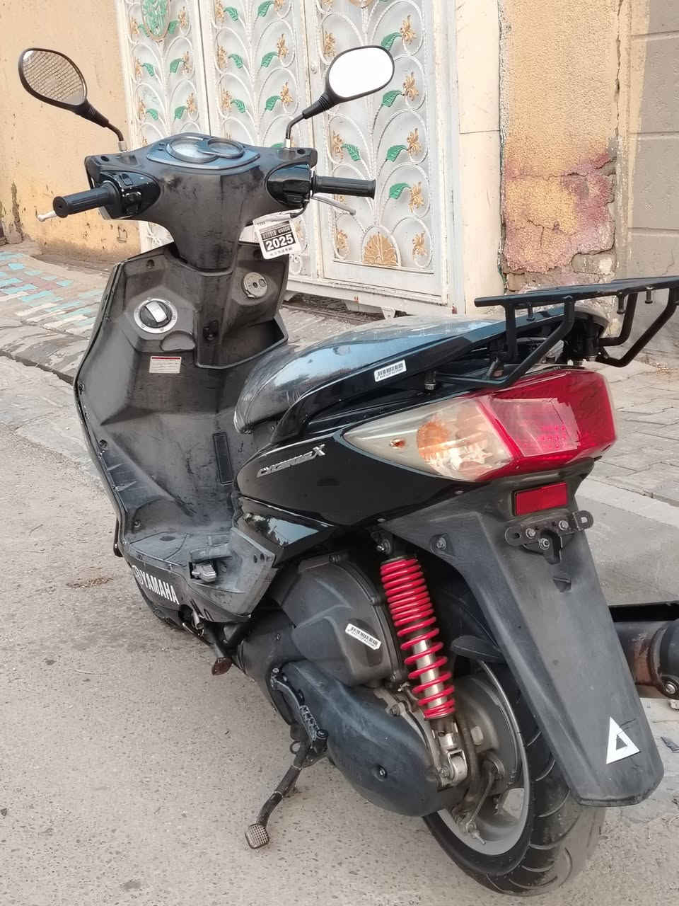 دراجه سكنز فحل ياباني نوزل خطين دراجه نضافه فول على وضع البلادي ستندر ومداريها ومتابعها أكثر متتصورون الدهن مالتها كل 15 يوم ادير امزويل لتر15الف بانزين محسن دراجه تعتبرها مال دكتور وحته قليل كلش اطلع بيها وثاني شي اني لا بياع ولا شراي اجني فقط جديد *********** واي استفسار تدللون واعتذر الصور شويه ما واضحه

