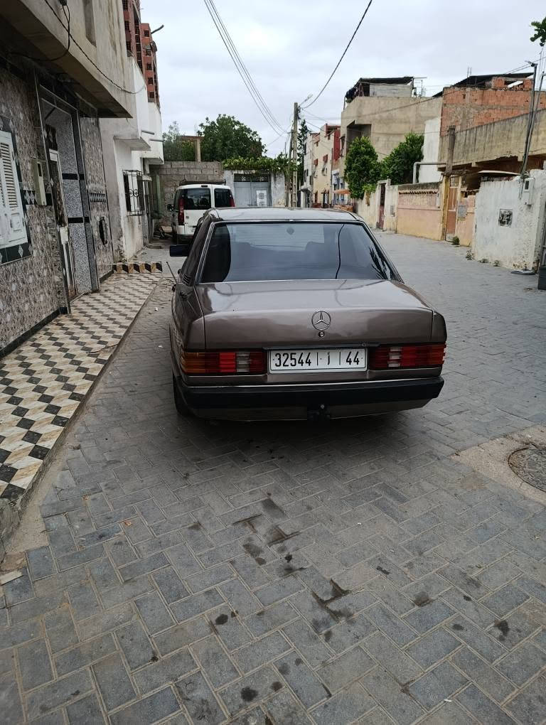 Mersdes 190 mliha Norman modil 90 dwana 2009 tmobil n9iya lhatif 0646829503 سوق الأربعاء, القنيطرة


**إذا كنت صاحب هذا الإعلان وتريد حذفه لأي سبب، رجاءا أرسل رسالة إلى الدعم الفني**
