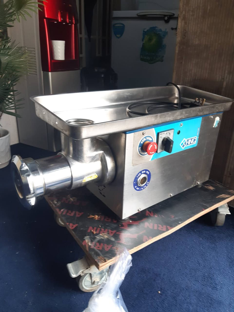 مثرامة لحم نوع تركي استخدام جدا قليل وضع شركة كاملة..عينكاوة***********
