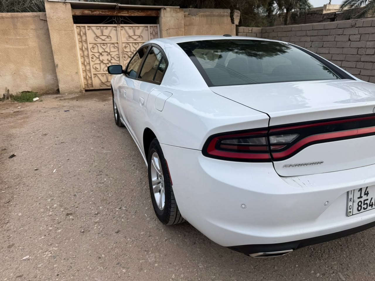 سلام عليكم للبيع جارجر مديل 22 رقم بصره وارد امريكي حادث خفيف حافة البنيد فقط باقي السياره كفاله عامه صبغ ضربه تبديل مكينه كارتون مامفتوحه لاتبخير ولا تنقيص حداده جديده طخم تاير جديد موصفات SXTعاديه سياره جديده وجاهزه من كلشي مناقصه شي السعر250مكان السياره بصره للاستفسار ***********
