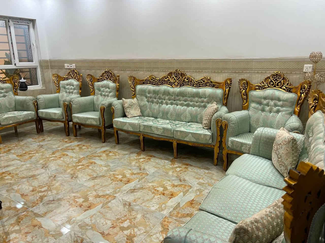 طخم للبيع قطعتين كبار قطعتين صغار سعر ٧٥٠
جديد مستخدم قليل حي البكر***********

