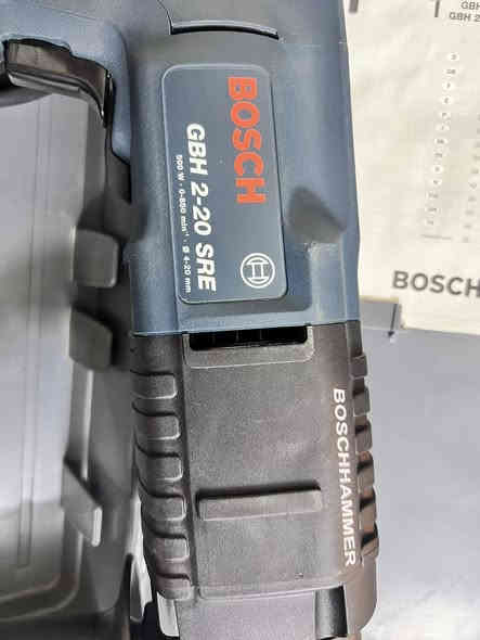 السلام عليكم 
للبيع دريل همر ماركة بوش صنع ألمانيا 🇩🇪 سنةً الصنع 2001 
يعمل على كهرباء 110V يعني يحتاج محولة من 220v إلى 110v 
جديد غير مستخدم نهائياً 
السعر 90 ألف للأستفسار *********** متوفر توصيل 🚚
