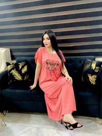 جميعاً ربي يحفظكم وين ماكنتم عدنا دشاديش نسائيه السعر 5,الف وتوصيل3 لي...