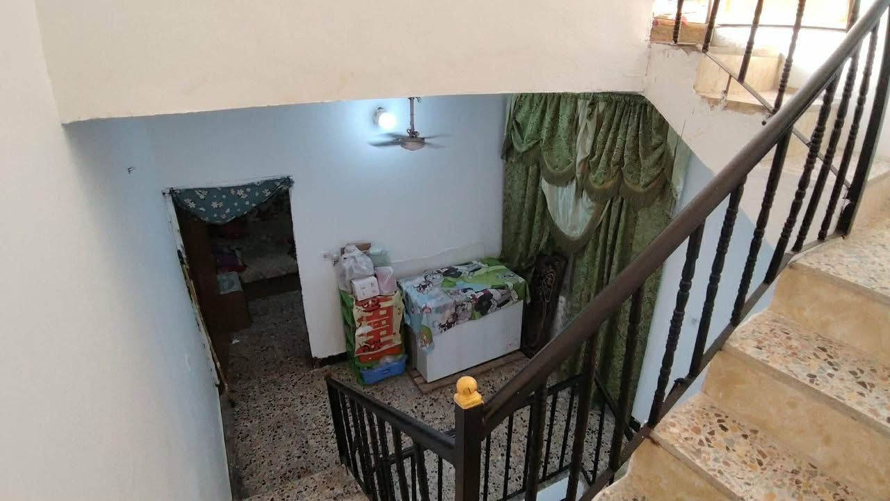فرصة مميزة – بيت للبيع بسعر مناسب 🔥
🏠 المساحة: 50 متر
📐 الواجهة: 5 متر
📏 العمق: 10 متر
🔹 التفاصيل:
صالة مرتبة ومريحة
خدمات متكاملة
طابق ثاني بيه غرفة إضافية
📍 موقع ممتاز وقريب من كلشي:
قريب من مدرسة أربد
قريب من سوق التراث
المنطقة مخدومة بالكامل 
(ماء، كهرباء، محلات، نقل)
💰 مناسب للسكن أو استثمار
📞 للاستفسار: ***********
