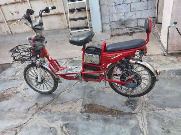 من رخصة الادمن.
دراجة شحن نظيفة بطارياتهة بحالة جيدة السعر 150 وبيهة مجال الاتصال ***********
او مراسلة عالخاص مكاني الرمادي التاميم.
