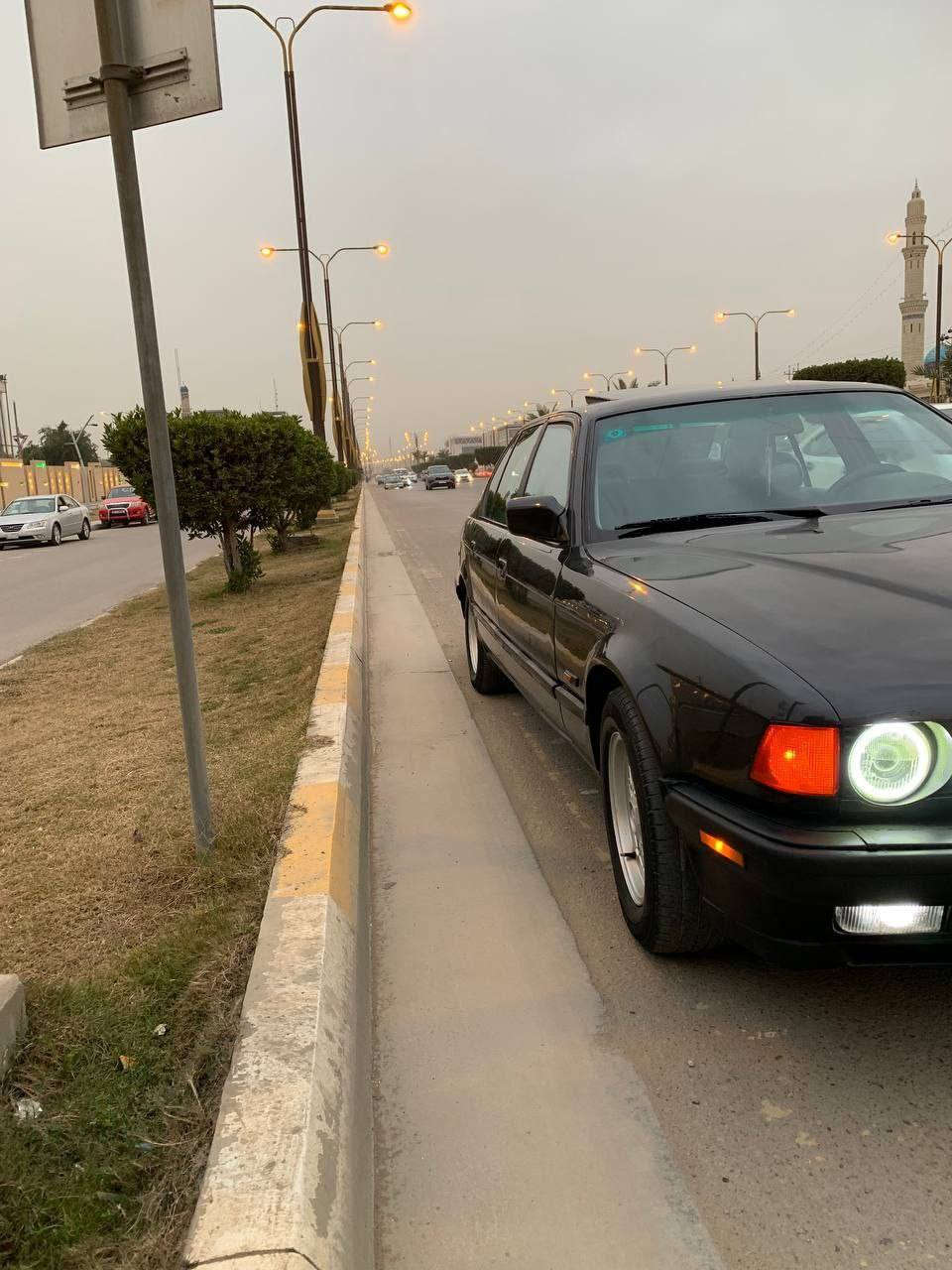 السلام عليكم
بي ام دبليو موديل/ 92 حجم /735/ أصل /رقم بغداد دولي السياره بسمي تحويل مباشر سنويه مجدده( 2029)محرك وكير واكسل خير من الله حداديه امامي وخلفي نظيف / سلايت شغال/ تبريد شغال /ايرباك /دبل جامه/
السعر (58)$وبيها مجال العنوان بغداد عويريج مقابل مخابز باب الأغا 
***********
