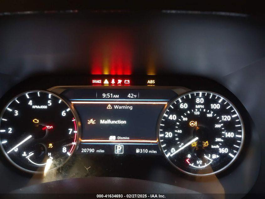 السلام عليكم ..
 سنترا SV لون عنابي مميز موديل 2024 شكل جديد (محرك 2000)
دخول جديد مصلح درجه ممتازه (صبغ بنيد وجاملغ يمين) السياره ناعمه كلش بدون اي نقص 
السعر  ١٣٤  مكمرك ومصلح تترقم اي محافظة 
(حادث امامي سطحي بدون لغد وبدون حداديه وبدون شواصي ومكفوله من التصليح والصبغ السابق)
مكان السياره المسيب  
***********
