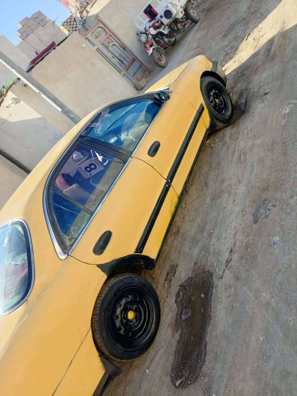 سلام عليكم سياره البيع سوناته هونداي سياره مكينه وكير خير من الله سياره بلاديه تخم  تاير جدد وياله جدد موديل 2000 سياره عليه غرمات ماعرف اشكد تعهدلك بس بوكاله عامه  شرط مكينه كير عادي ومكينته بيه دخان تحمه تكطع  مكاني ناصريه شطره وهاذه رقمي ***********السعر ب 15وبيه مجال وترهم مراوس حسب القناعه
