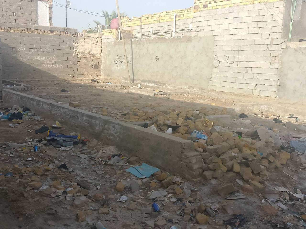 بتلو لبيع لمساحه 100مقابل حضاره يم ابو جاسم ***********

