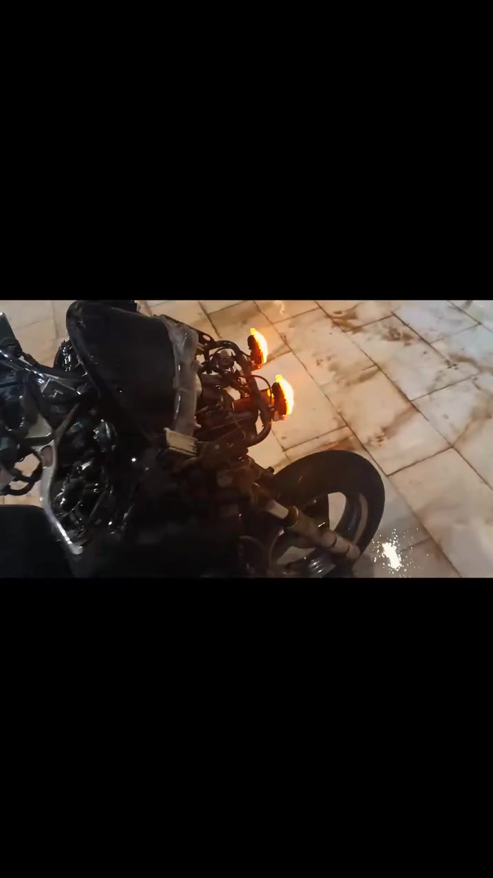 السلام عليكم للبيع فورزا 09 عوزهه فقط كفرات مكينه خير من الله لا تنقيص ولا تبخير ومعدل وشلعه حلوه جاهزه بس ماعده كفرات عوزهه السعر عل الخاص رقم المبايل *********** مكاني واسط كوت
