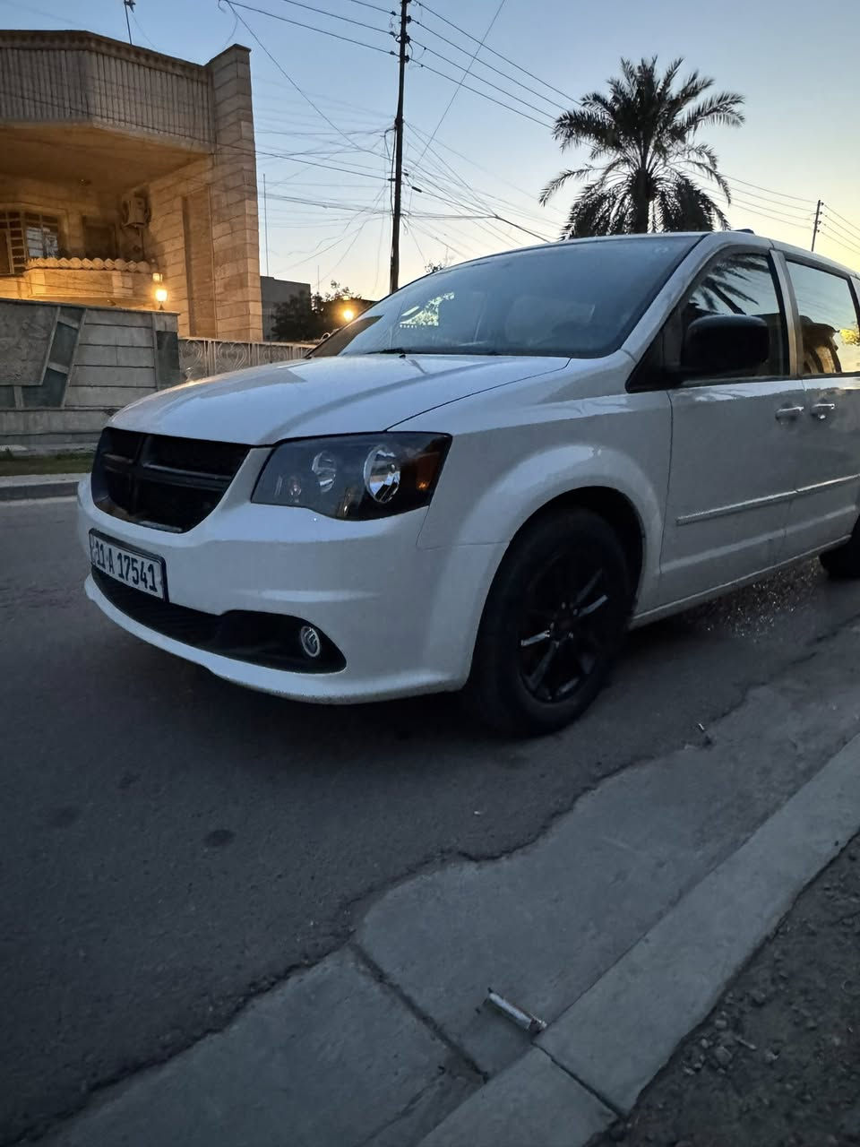 � للبيع – دوج  كراند كرفان  2013 🚘
🔹 اللون: أبيض
🔹 المواصفات: SXT
🔹 المشي: 90 ألف ميل فقط
🔹 الرقم: بغداد إنكليزي جديد
🔹 السنوية: باسمي أنا المالك 
ومستعد للتحويل مباشر

حادثها جاملغ خلفي وباب مبدل باخر نفس اللون  
جاملغ السايق بي صبغ فقط شي بسيط جدا وبدون ضرر  ولا حادث  ابدا 
صور الحادث وكلشي مرفق مع صور السياره 
صور السونار مرفقة  مع صور السياره 

المواصفات والتجهيزات:
✅ تبريد ثلاث قطع
✅ أبواب كهرباء
✅ كشنات  جلد
✅ كشنات منفصل
✅ كشنات  كهرباء
✅ فرس وسطي أرضي
✅ ويل حجم 17
✅ دسك كبير رياضي
✅ كامرة  
✅شاشة مسجل 
✅شاشة اعطال 
✅تشغيل عن بعد
✅ تخم تاير جديد قبل اقل ال 10 يوم 
✅بطارية جديدة ماركة ممتازة
✅ السياره ما بيه لا جطل  ولا  تيب ولا كتف  ولا اي تلزيك   سيرفس  طافي  وحداديتها  الصدر الامامي والخلفي  جديد وما بي اي اي اي نقص   وما بيه اي ملاحظات 
وبالخير على الي ياخذها  وتصير من نصيبة  

💰 السعر: 155 ورقة ( 🔒 )

📍 العنوان: بغداد – حي الخضراء
📞 للتواصل والاتصال:
0771-771-9311

ملاحظة: الاتصال للجادين فقط، الله يرزق الجميع �
