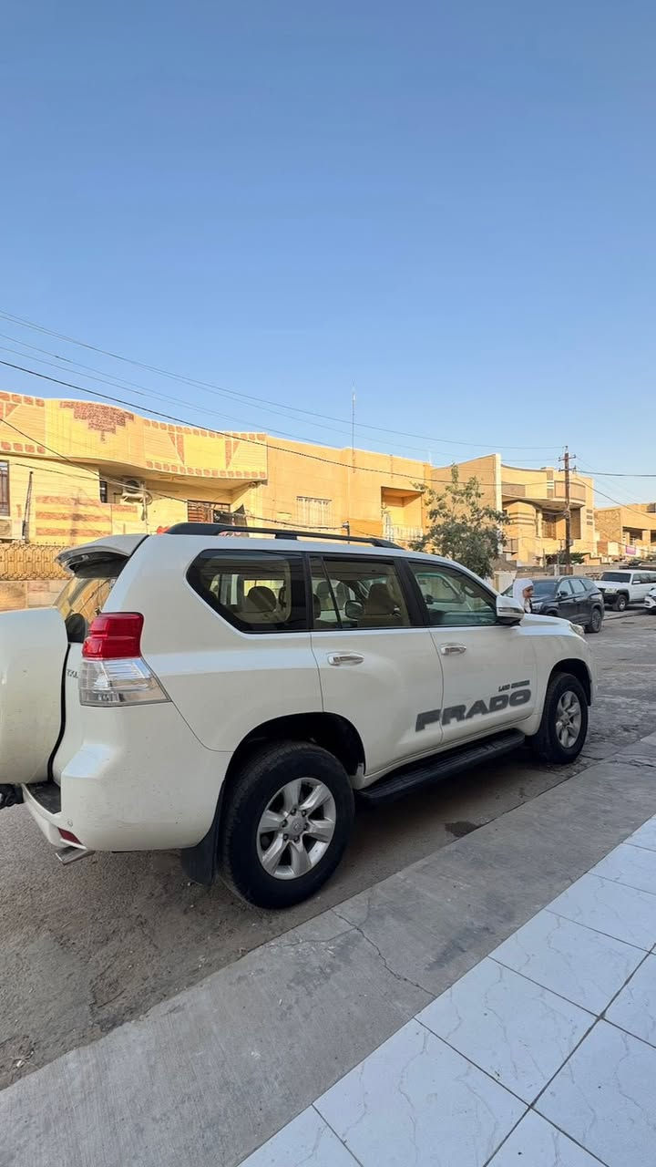 السلام عليكم- رمضان كريم      برادو 2012 للبيع رقم بغداد باسمي  ماشية 230 حقيقي محرك 4 سلندر 2700 
مواصفات TXL
7 راكب 3 قطع تبريد
سبير تعليك
ثلاجة - مري شفط
تحكمات ستيرن
دفع رباعي - مانع انزلاق
2nd
شاشة وكامرة خلفية
حساسات- الخ
سيارة حلوة جديدة / كله عالبلاد محرك - كير كهربائيات 
دشبول 
بيه صبغ باب الصندوق الخلفي والجاملغ الخلفي اثر ضربة خفيفة بدون دواخل *********** العنوان بغداد معلمين المشتل السعر/250 وبيها مجال ( شدتين وخمسين ورقه )
