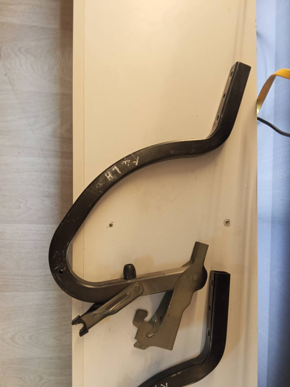 السلام عليكم
رمايد صندوك مال السياره كي فور 

موديل 2025مال وارد امريكي 

للبيع السعر 150الف

***********
