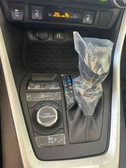 تيوتا رافور هايبرد XLE 2024فول موصفات ماشيه 12 الف ضرر جاملغين أماميات تبديل وصبغ ولغد أمامي جهه سايق مبدل أصلي نفس ألون 
فول موصفات بصمه تحكمات فتحه جنطه كهرباء رادار نقط عمياء فول وبعد بيه هواي موصفات 
تترقم بغداد مجاني فقط رسوم 
سعر 185$وبيه مجال بسيط 
عنوان كوت مركز الكوت 
الاستفسار ..***********
