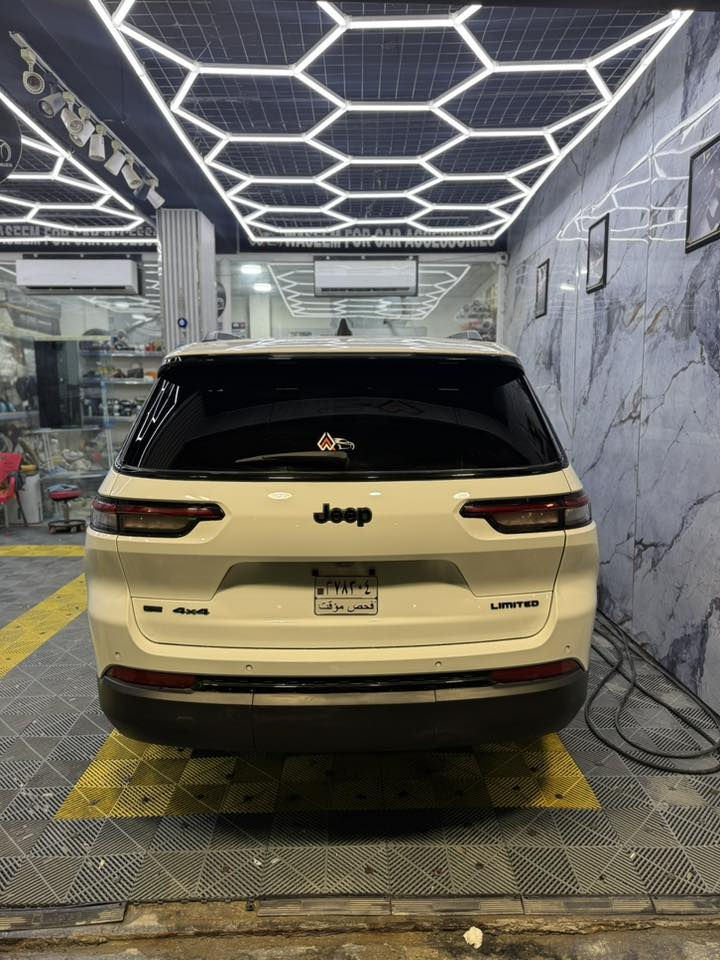 السلام عليكم جيب كراند شيروكي لميتد بلاك توب 2023
7 راكب وارد امريكي بدون ضرر ايرباك ماطاك
فقط بارد مابيها اي قطعه تبديل مابيها صبغ سليمة من كل العيوب
( فول مواصفات عدى الفتحه 
تشغيل بصمة وعن بعد
6 سلندر فور ويل ) المحرك :3.6 .
 المواصفات : 4x4* قيادة ذاتية عند المنعطفات. * 
رادار امامي مع مانع تصادم .
. * تحذير الخروج عن المسار . * مستشعر
 نوم السائق مع نظام التوقف الآلي * تحذير النقطة عمياء شاحن موبایل وايرلس * تبترونيك كير بالستيرن ويل كب بلاك توب 
. . * تشغيل عن بعد . * الصندوق الخلفي كهربائي * حساسات خلفية .* مكيف خلفي مع وحدة تحكم منفصلة تدفئة كشنات + ستيرن . * مانع تصادم خلفي * محدد سرعة نظام 
التشغيل والاطفاء الاوتوماتيكي . 
* نظام بريك اوتماتيكي. 

العنوان بابل الحله
للأتصال ***********
