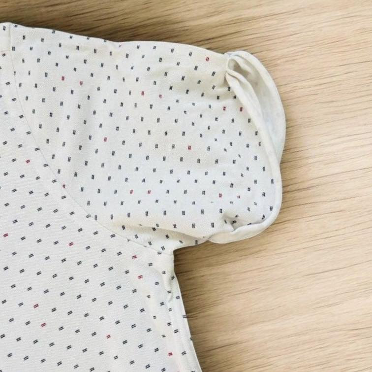 Zara; Made in Portugal 🇵🇹
زارا بُرتغالي، قُطن 100% خام بارد... ياخه دزاين مَغربي.
القياس/ يلبّس سمول
عُرض الصدر 48 _ الطول 68 .


**إذا كنت صاحب هذا الإعلان وتريد حذفه لأي سبب، رجاءا أرسل رسالة إلى الدعم الفني**