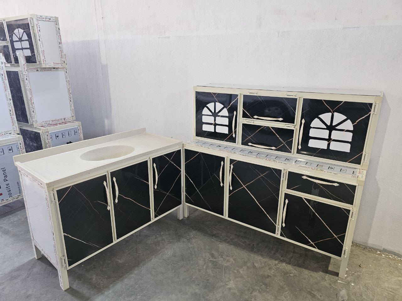 للكاونترات الألمنيوم :))👩‍❤️‍👩. لا تحتار
ما عليك بس  احجز والطلب يوصل لباب بيتك 🤗🌹🤗..
كاونتر ارضي وملحق مترين ونص    مع  سنك متر ونص   مرمر
💥 (المنيوم سوكي)💥

كاونتر مترين ونص ارضي وملحق مع سنك متر ونص
♥️♥️السعر 330/ الف♥️♥️

التوصيل 🚚🚚
بغداد داخل وأطراف مجاني

25//رمادي +فلوجه 

15/بابل  + كربلا

35// مركز واسط 
50//أطراف واسط
25 /الديوانيه +النجف
35//ديالى
45/ السماوه  الناصريه  العماره
50البصرة الالستفسار واتساب ***********
